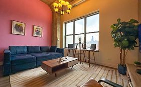 Mccormick Place Modern Loft With An Amazing City Skyline View And Optional Parking For 8 Guests